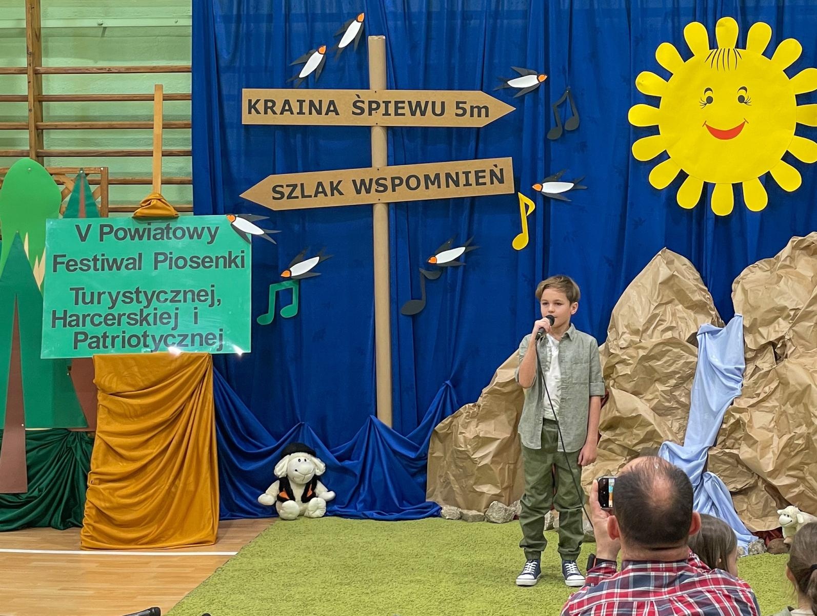 Zdjęcie w galerii na portalu naszraciborz.pl: Piosenka turystyczna, patriotyczna i harcerska zagościła w szkole w Krzanowicach [FOTO i WIDEO] wiadomości z regionu