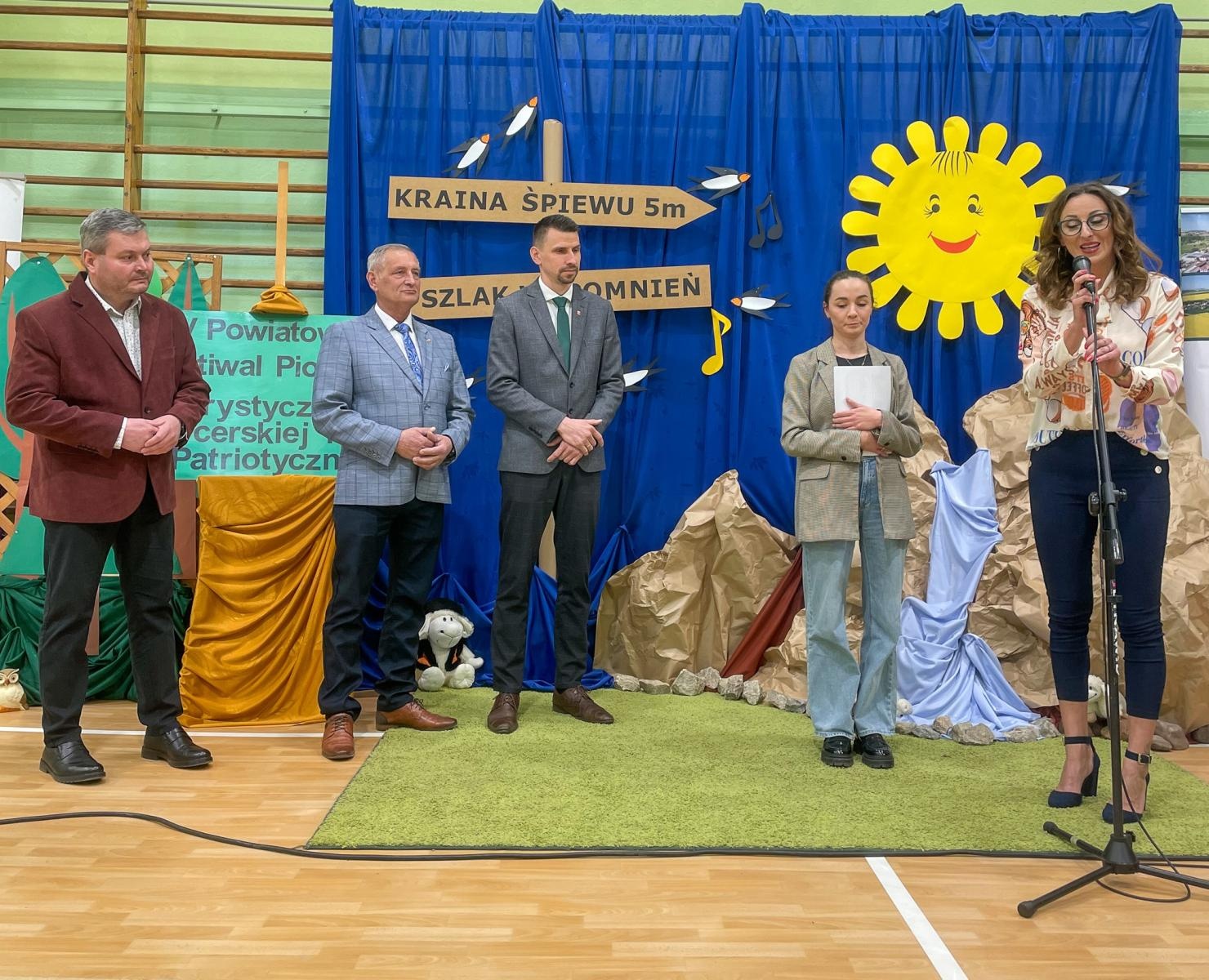 Zdjęcie w galerii na portalu naszraciborz.pl: Piosenka turystyczna, patriotyczna i harcerska zagościła w szkole w Krzanowicach [FOTO i WIDEO] wiadomości z regionu