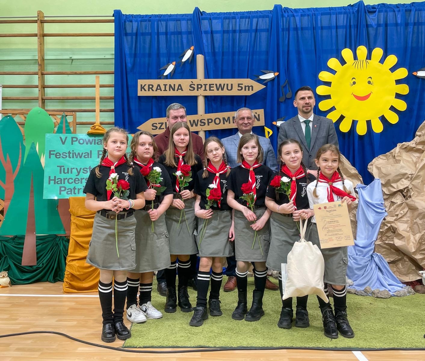 Zdjęcie w galerii na portalu naszraciborz.pl: Piosenka turystyczna, patriotyczna i harcerska zagościła w szkole w Krzanowicach [FOTO i WIDEO] wiadomości z regionu