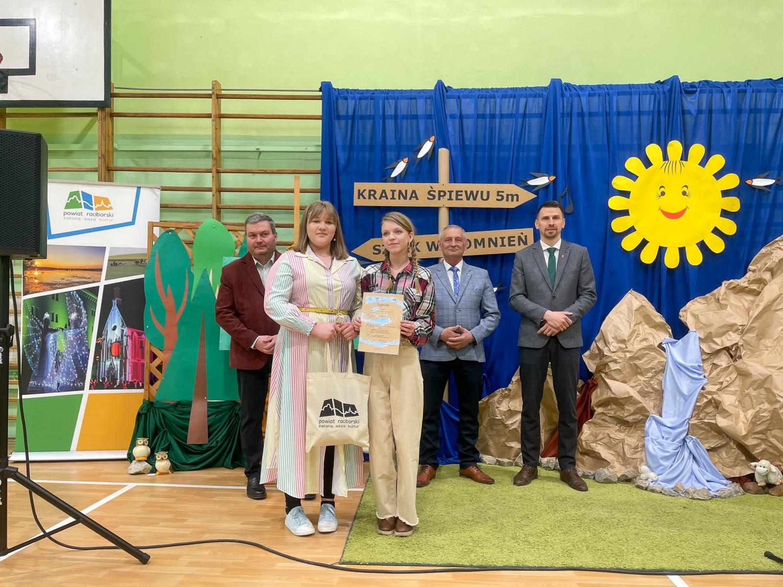 Zdjęcie w galerii na portalu naszraciborz.pl: Piosenka turystyczna, patriotyczna i harcerska zagościła w szkole w Krzanowicach [FOTO i WIDEO] wiadomości z regionu