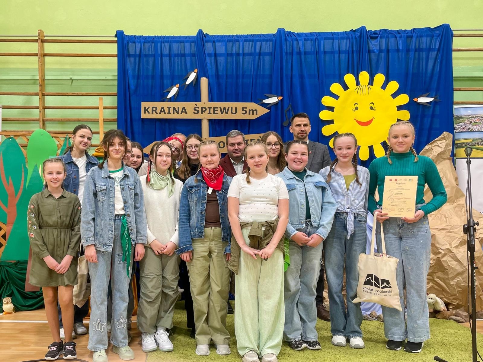 Zdjęcie w galerii na portalu naszraciborz.pl: Piosenka turystyczna, patriotyczna i harcerska zagościła w szkole w Krzanowicach [FOTO i WIDEO] wiadomości z regionu