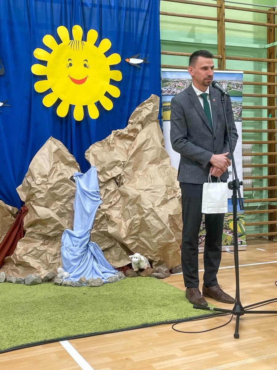 Zdjęcie w galerii na portalu naszraciborz.pl: Piosenka turystyczna, patriotyczna i harcerska zagościła w szkole w Krzanowicach [FOTO i WIDEO] wiadomości z regionu
