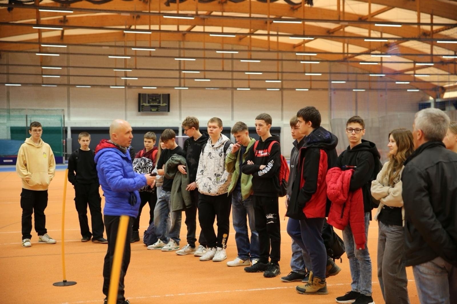 Zdjęcie w galerii na portalu naszraciborz.pl: Dzień Otwarty w ZSOMS Racibórz – Ogromne zainteresowanie ósmoklasistów wiadomości z regionu