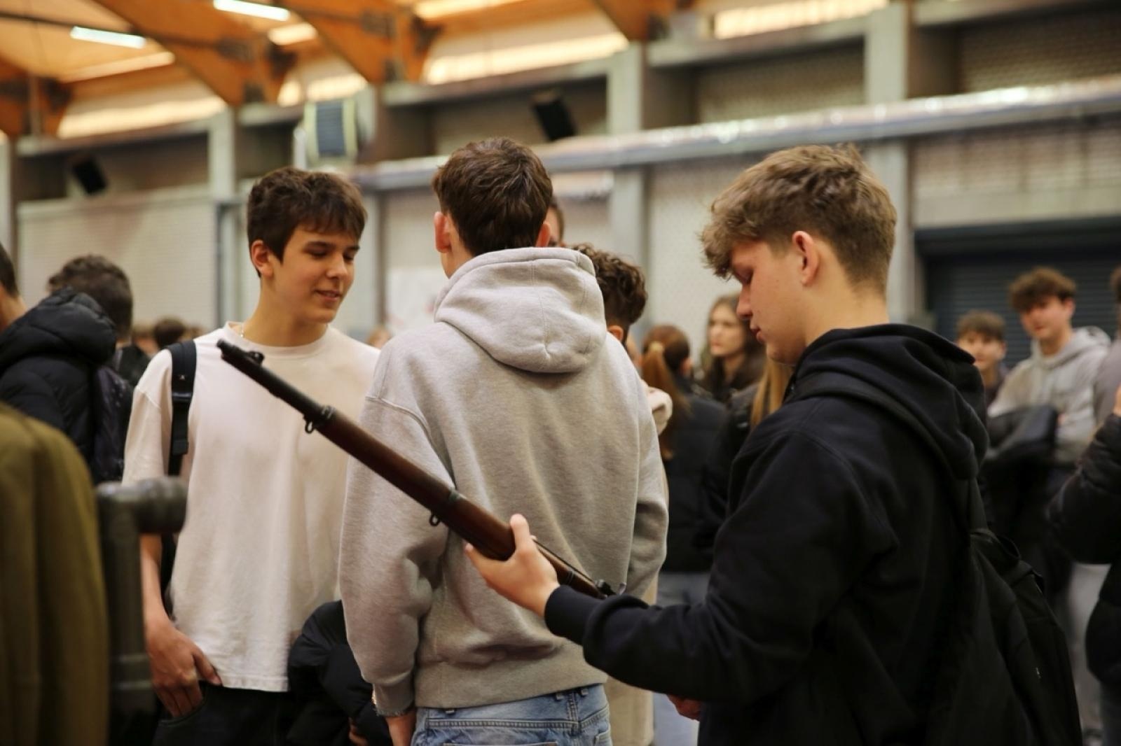 Zdjęcie w galerii na portalu naszraciborz.pl: Dzień Otwarty w ZSOMS Racibórz – Ogromne zainteresowanie ósmoklasistów wiadomości z regionu