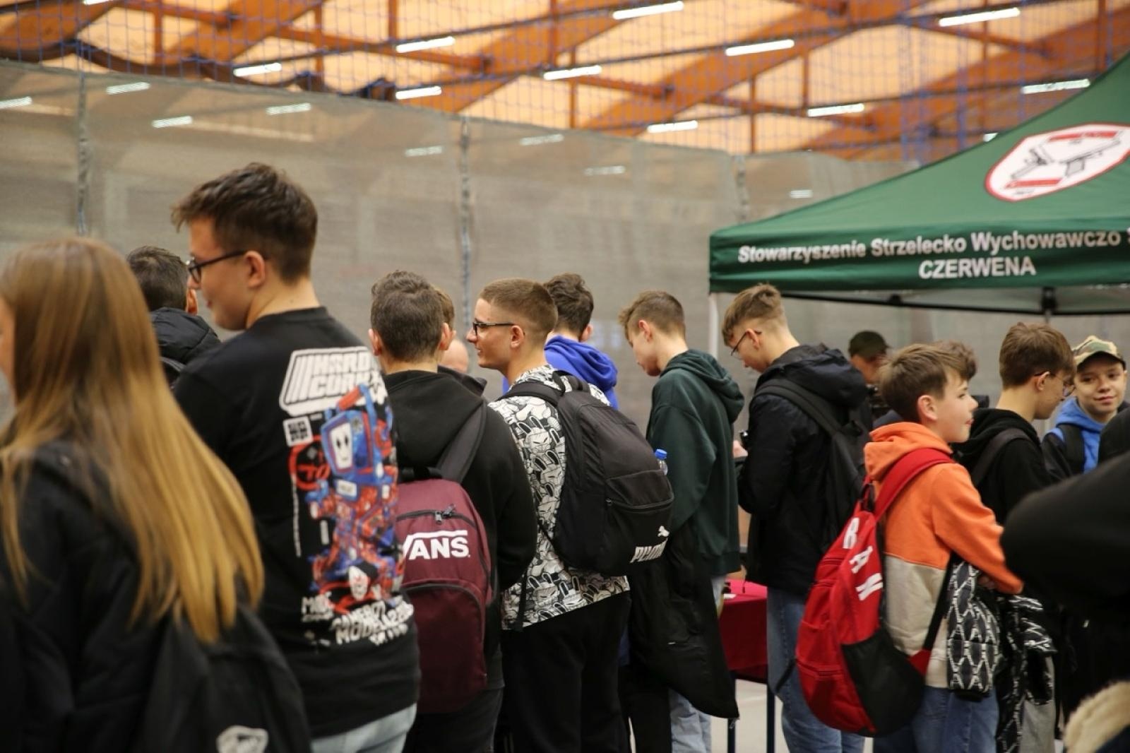 Zdjęcie w galerii na portalu naszraciborz.pl: Dzień Otwarty w ZSOMS Racibórz – Ogromne zainteresowanie ósmoklasistów wiadomości z regionu