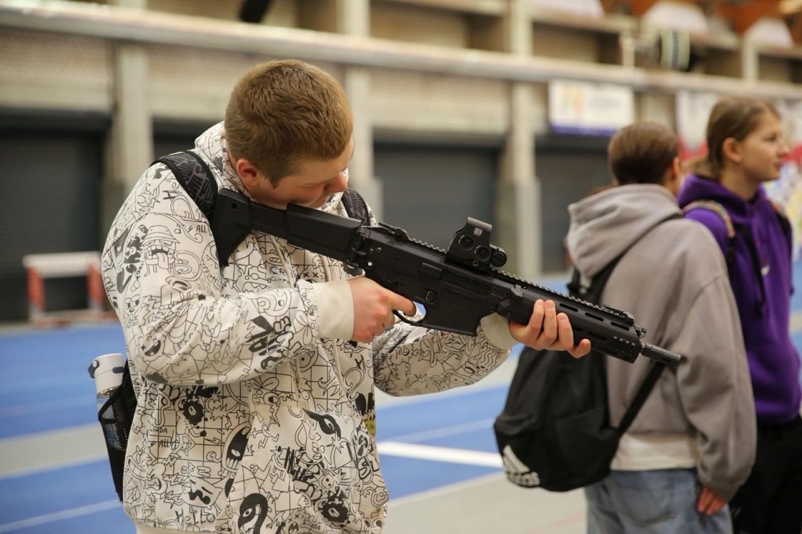 Zdjęcie w galerii na portalu naszraciborz.pl: Dzień Otwarty w ZSOMS Racibórz – Ogromne zainteresowanie ósmoklasistów wiadomości z regionu