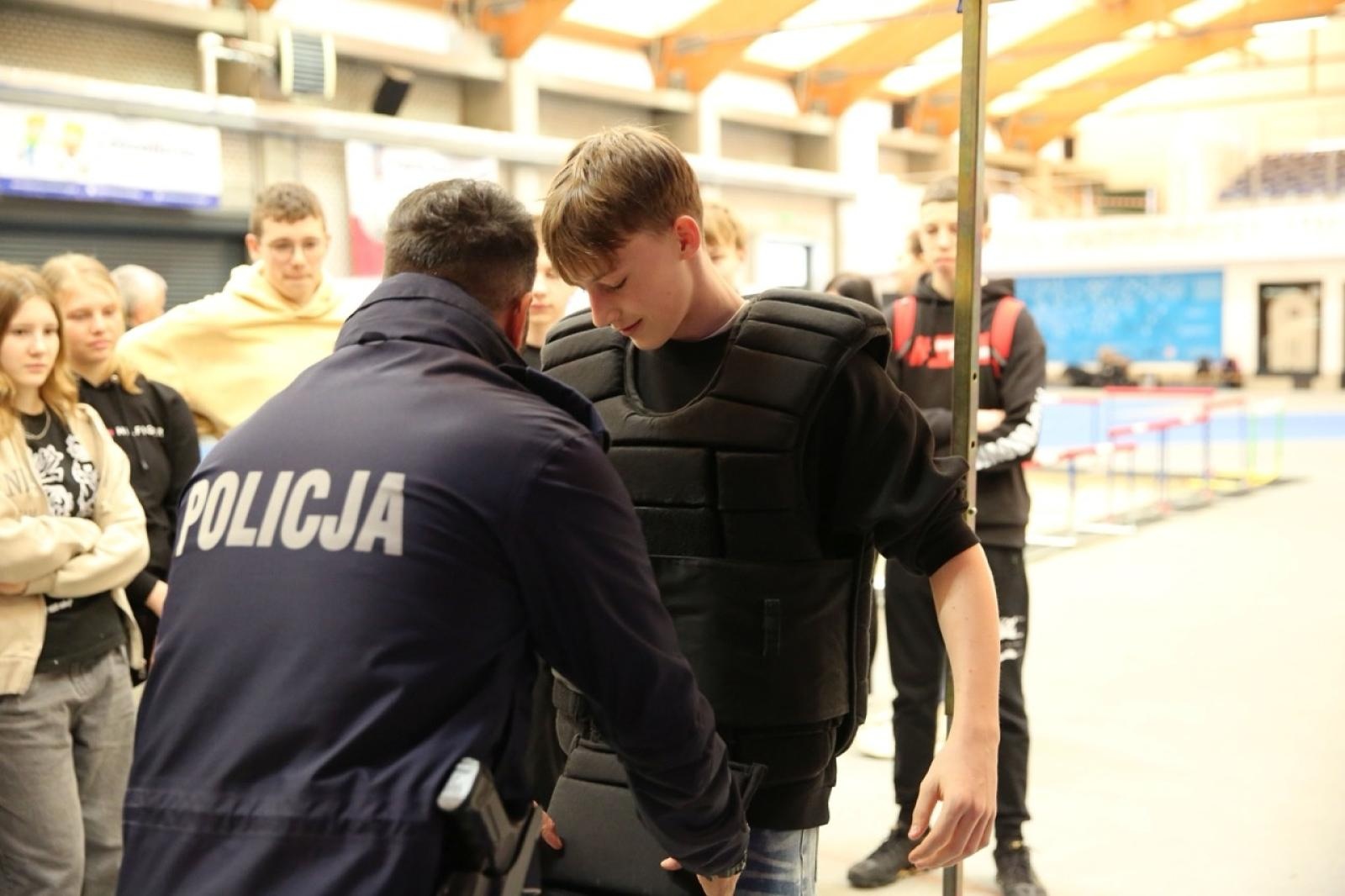 Zdjęcie w galerii na portalu naszraciborz.pl: Dzień Otwarty w ZSOMS Racibórz – Ogromne zainteresowanie ósmoklasistów wiadomości z regionu