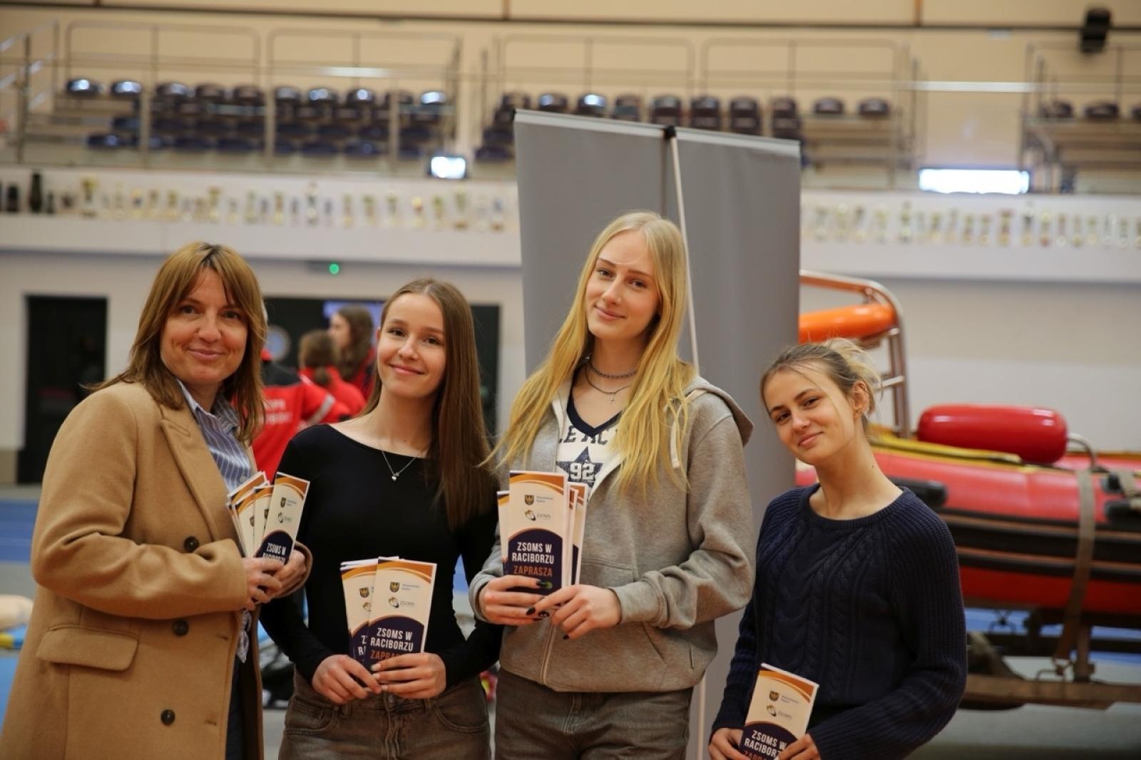 Zdjęcie w galerii na portalu naszraciborz.pl: Dzień Otwarty w ZSOMS Racibórz – Ogromne zainteresowanie ósmoklasistów wiadomości z regionu