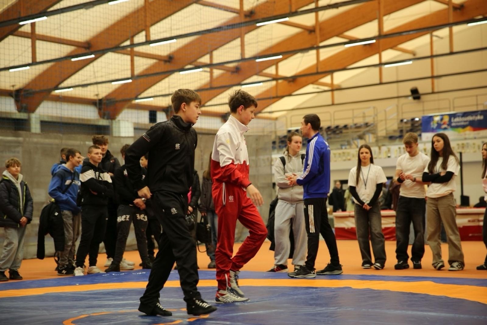 Zdjęcie w galerii na portalu naszraciborz.pl: Dzień Otwarty w ZSOMS Racibórz – Ogromne zainteresowanie ósmoklasistów wiadomości z regionu