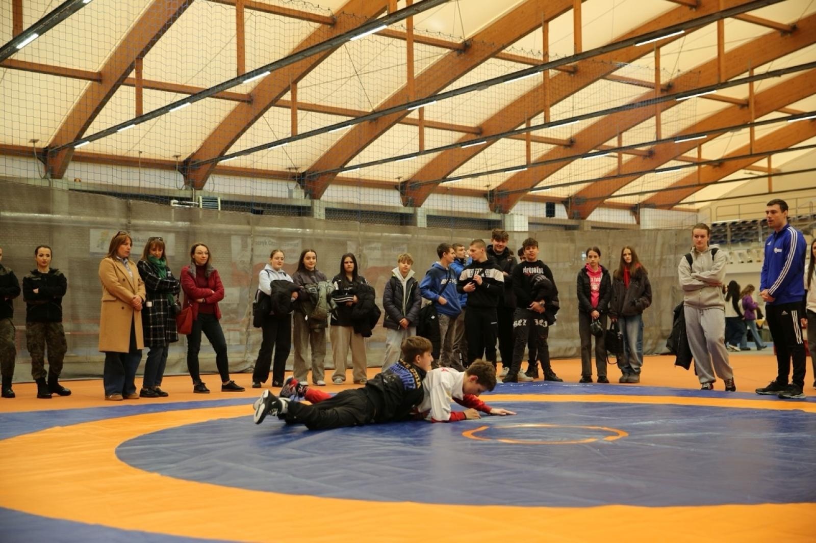 Zdjęcie w galerii na portalu naszraciborz.pl: Dzień Otwarty w ZSOMS Racibórz – Ogromne zainteresowanie ósmoklasistów wiadomości z regionu