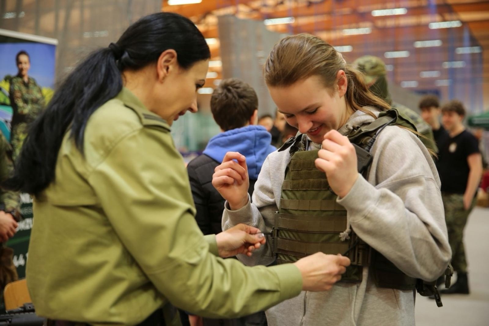 Zdjęcie w galerii na portalu naszraciborz.pl: Dzień Otwarty w ZSOMS Racibórz – Ogromne zainteresowanie ósmoklasistów wiadomości z regionu