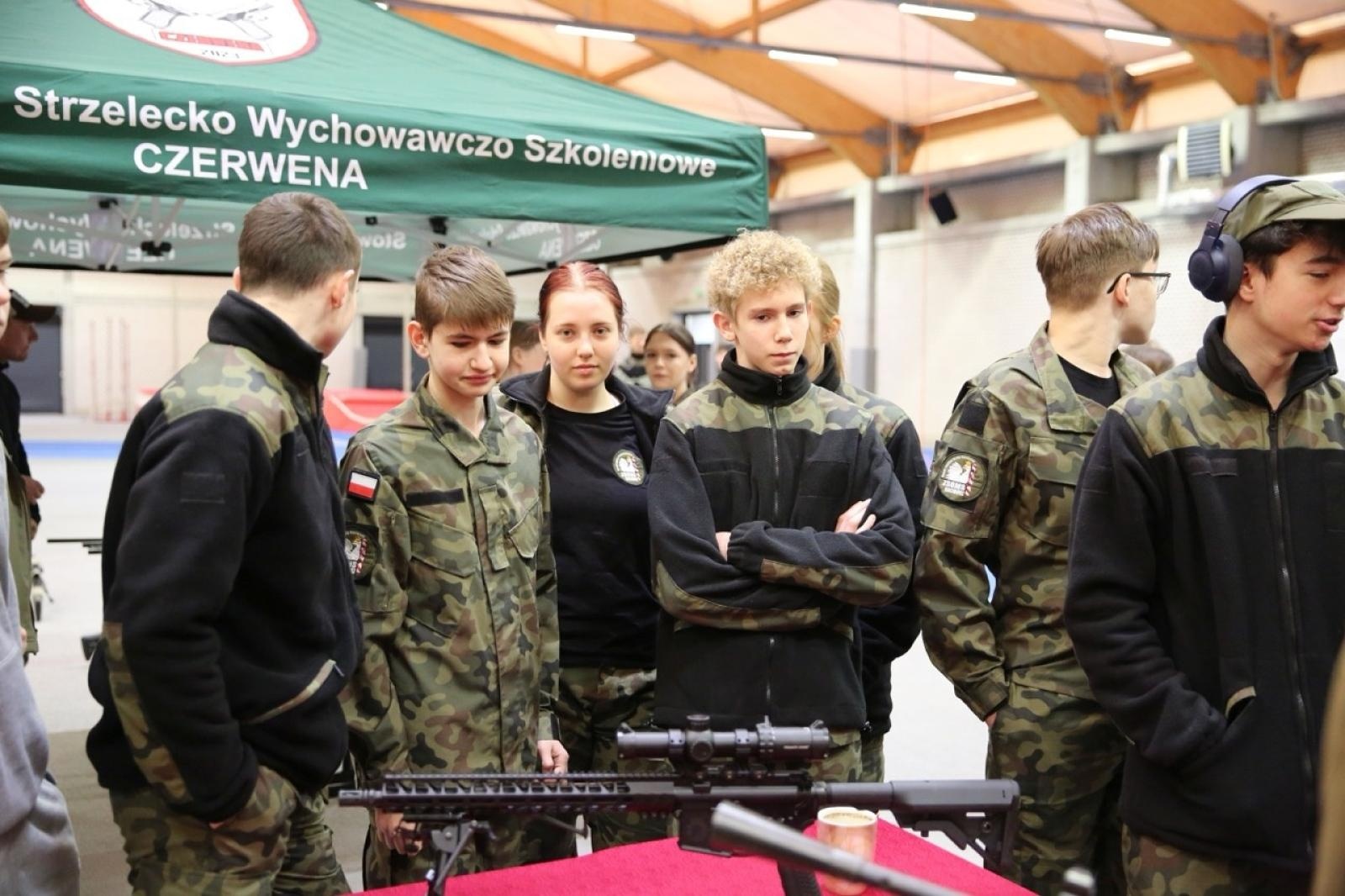 Zdjęcie w galerii na portalu naszraciborz.pl: Dzień Otwarty w ZSOMS Racibórz – Ogromne zainteresowanie ósmoklasistów wiadomości z regionu