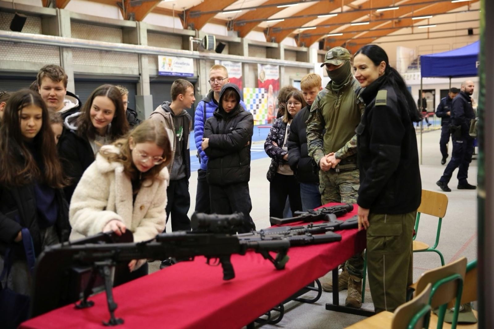 Zdjęcie w galerii na portalu naszraciborz.pl: Dzień Otwarty w ZSOMS Racibórz – Ogromne zainteresowanie ósmoklasistów wiadomości z regionu