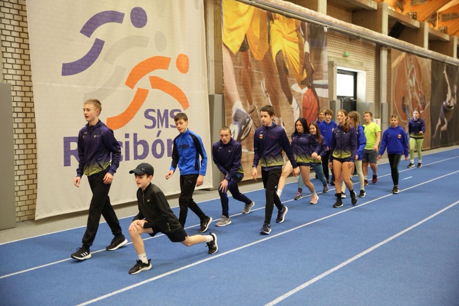 Zdjęcie w galerii na portalu naszraciborz.pl: Dzień Otwarty w ZSOMS Racibórz – Ogromne zainteresowanie ósmoklasistów wiadomości z regionu