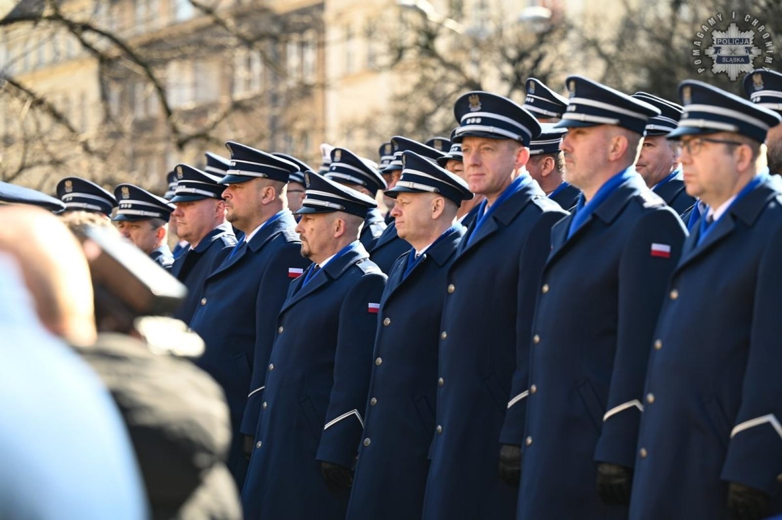 Zdjęcie w galerii na portalu naszraciborz.pl: Nowi policjanci złożyli rotę ślubowania  wiadomości z regionu