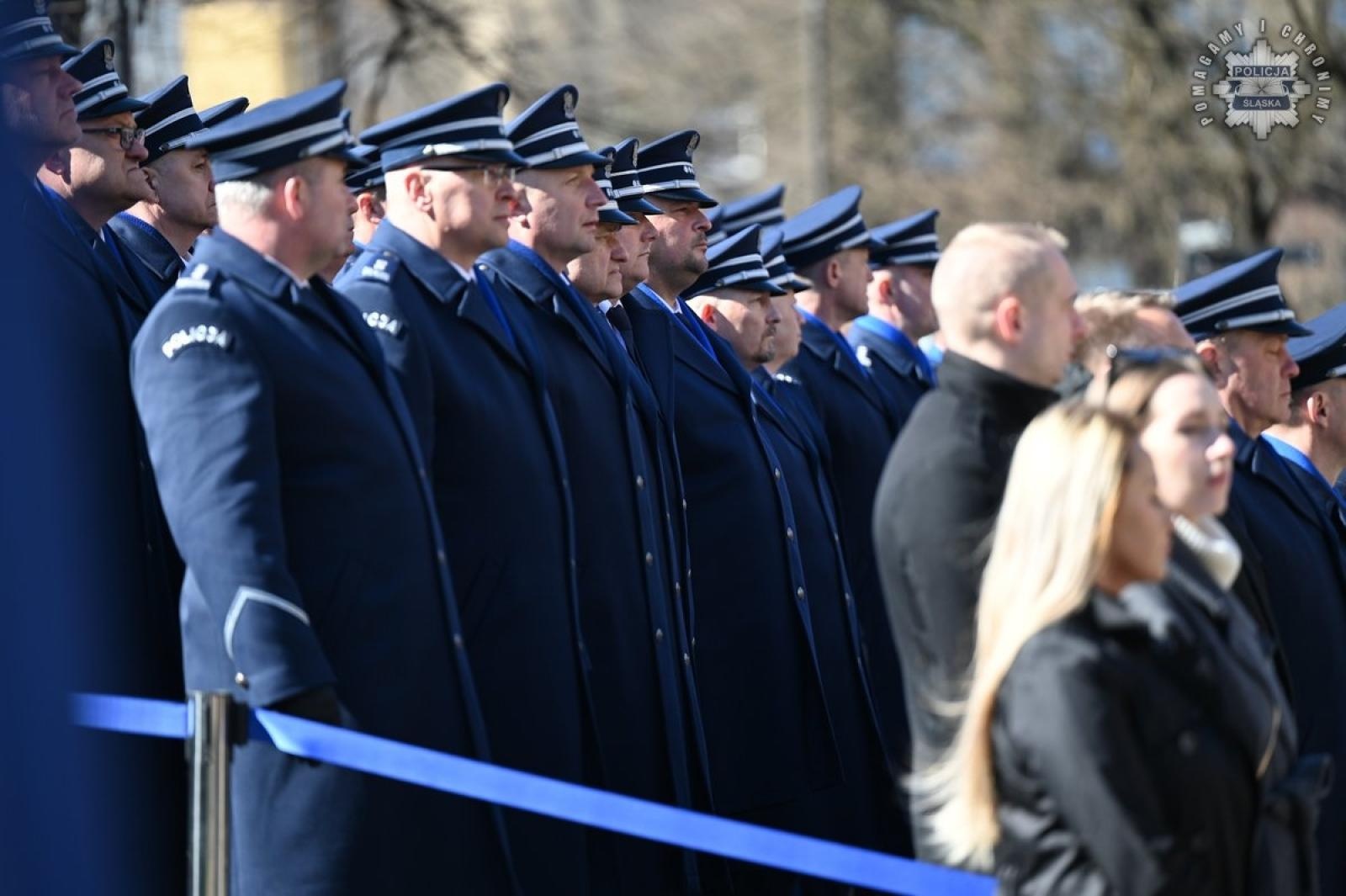 Zdjęcie w galerii na portalu naszraciborz.pl: Nowi policjanci złożyli rotę ślubowania  wiadomości z regionu