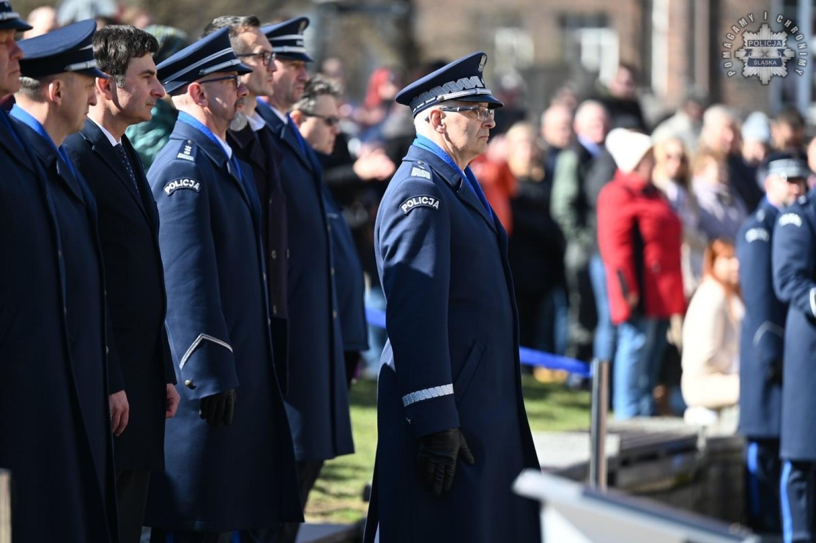Zdjęcie w galerii na portalu naszraciborz.pl: Nowi policjanci złożyli rotę ślubowania  wiadomości z regionu