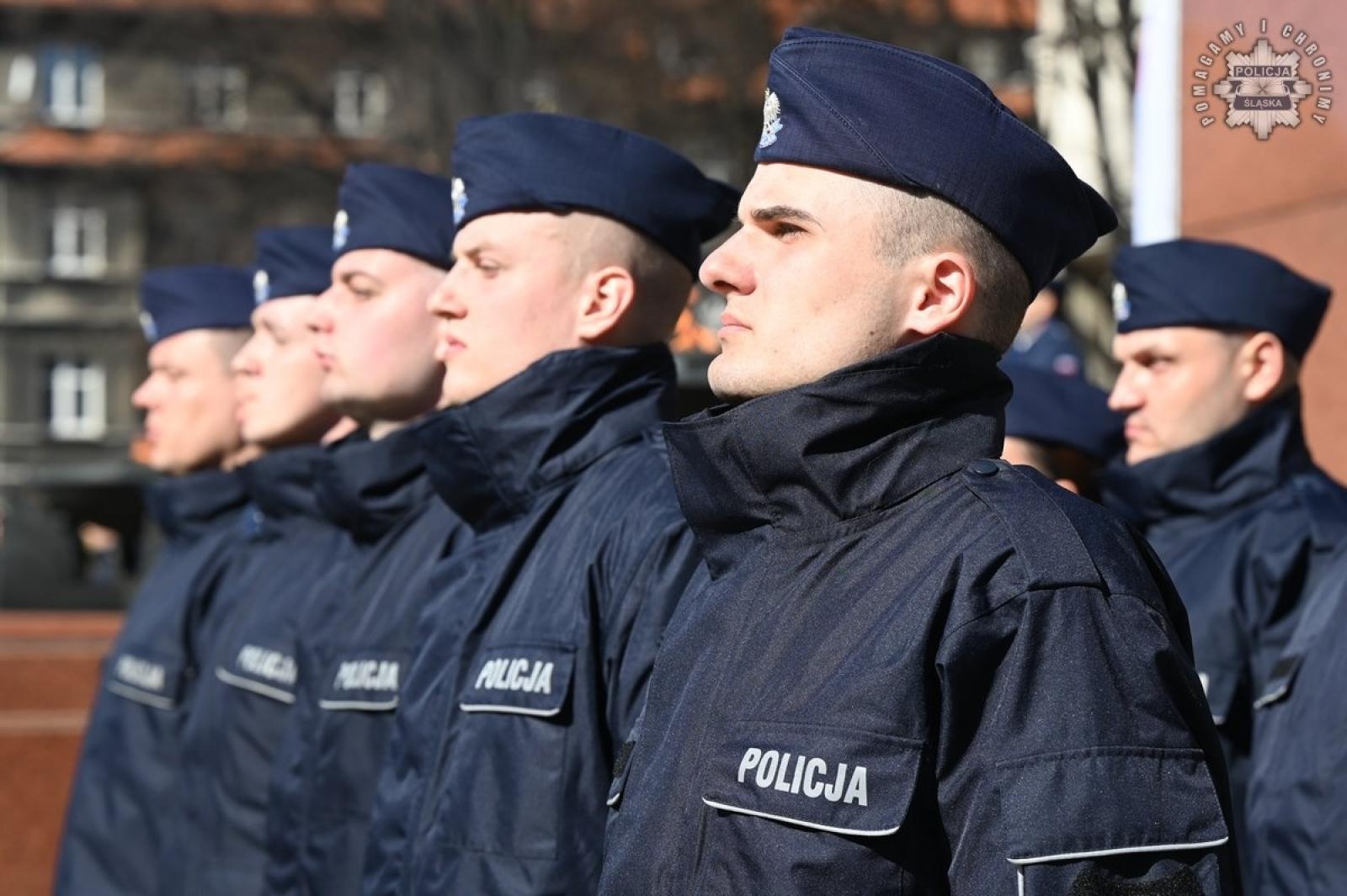 Zdjęcie w galerii na portalu naszraciborz.pl: Nowi policjanci złożyli rotę ślubowania  wiadomości z regionu