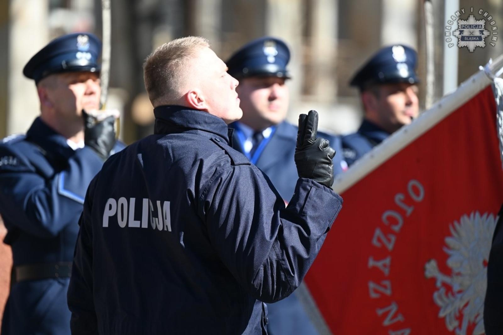 Zdjęcie w galerii na portalu naszraciborz.pl: Nowi policjanci złożyli rotę ślubowania  wiadomości z regionu