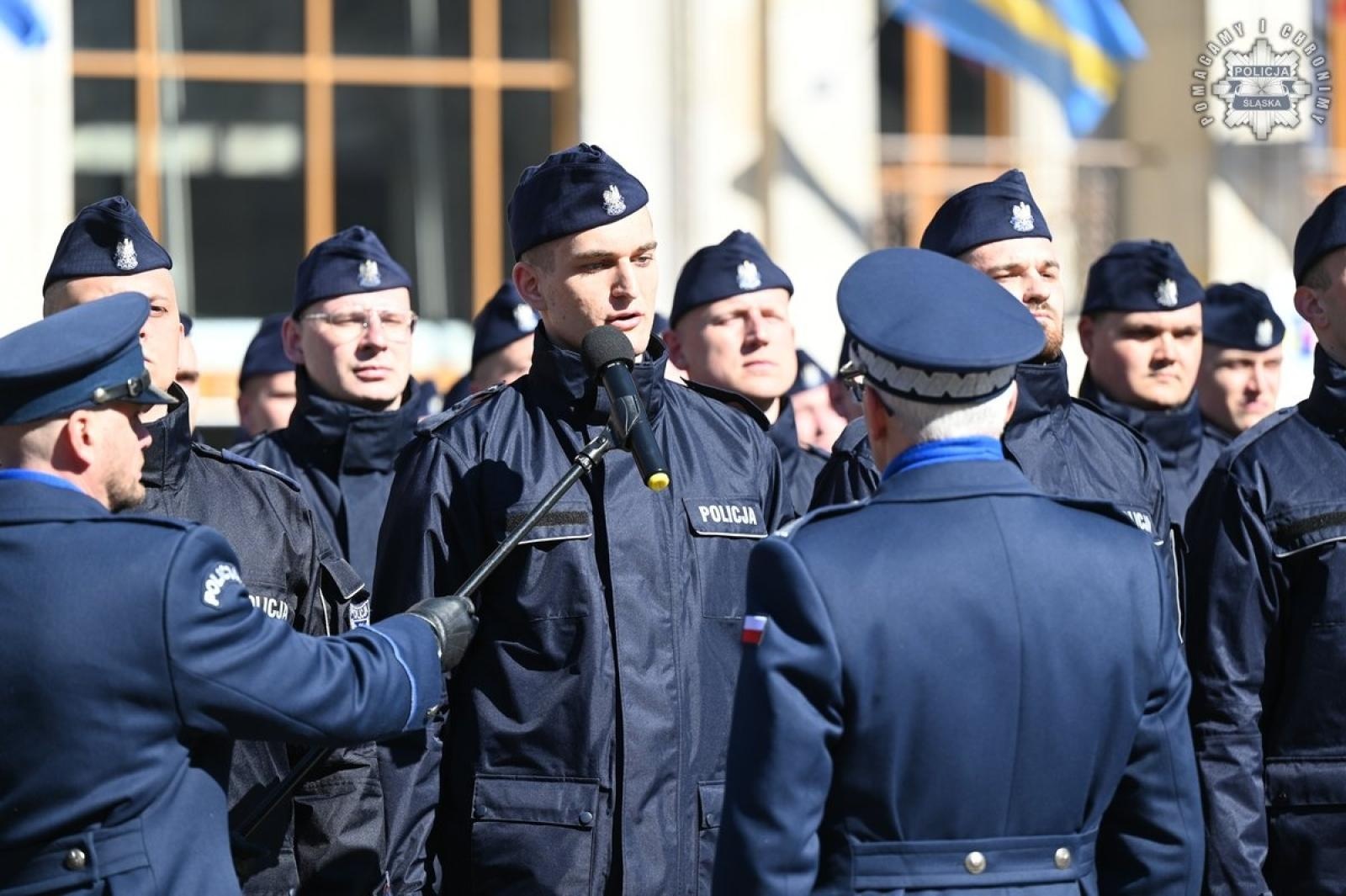 Zdjęcie w galerii na portalu naszraciborz.pl: Nowi policjanci złożyli rotę ślubowania  wiadomości z regionu