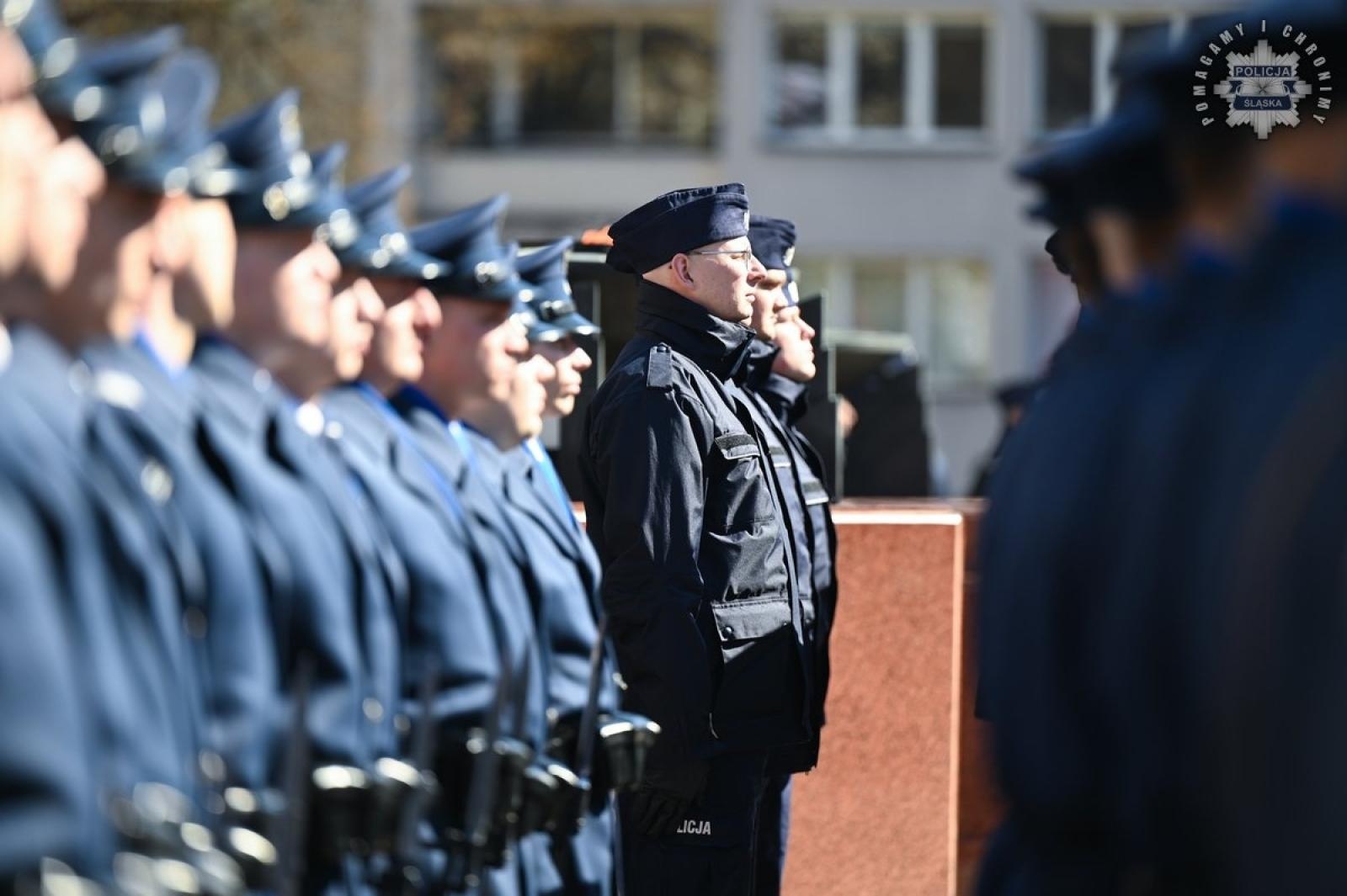 Zdjęcie w galerii na portalu naszraciborz.pl: Nowi policjanci złożyli rotę ślubowania  wiadomości z regionu