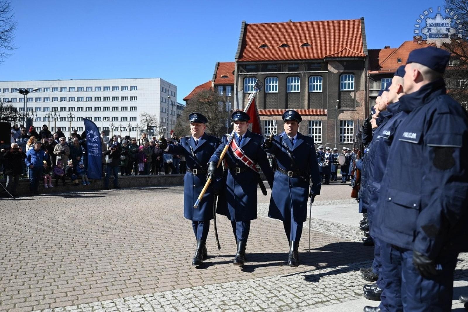 Zdjęcie w galerii na portalu naszraciborz.pl: Nowi policjanci złożyli rotę ślubowania  wiadomości z regionu