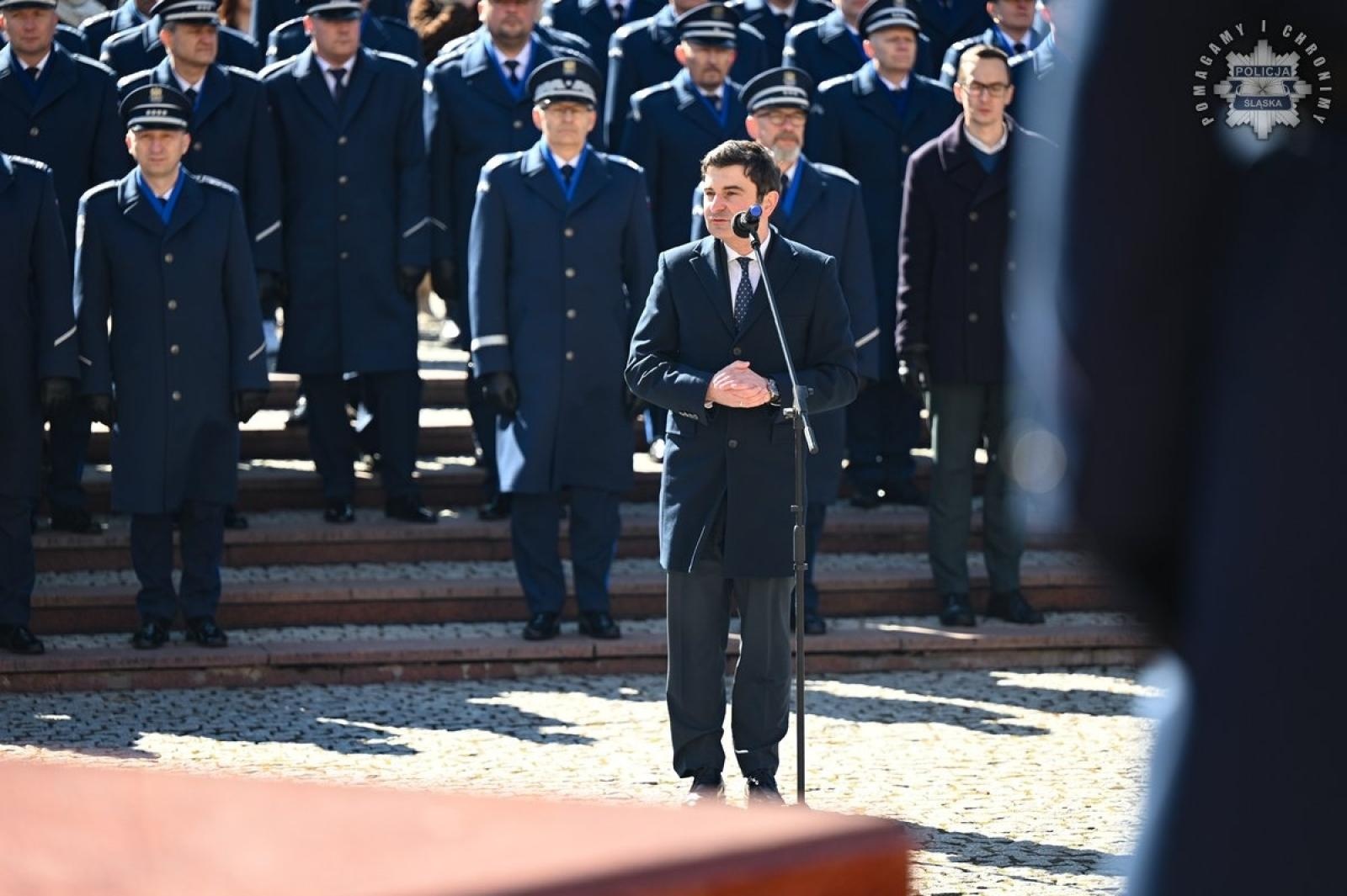 Zdjęcie w galerii na portalu naszraciborz.pl: Nowi policjanci złożyli rotę ślubowania  wiadomości z regionu