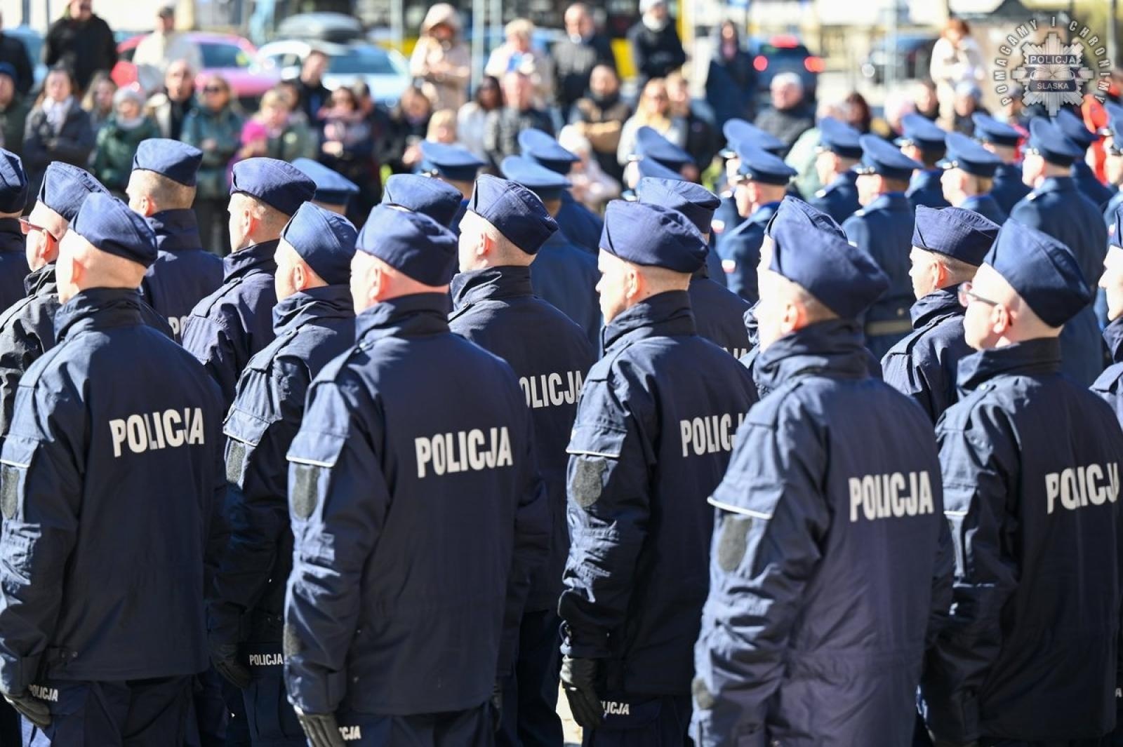 Zdjęcie w galerii na portalu naszraciborz.pl: Nowi policjanci złożyli rotę ślubowania  wiadomości z regionu