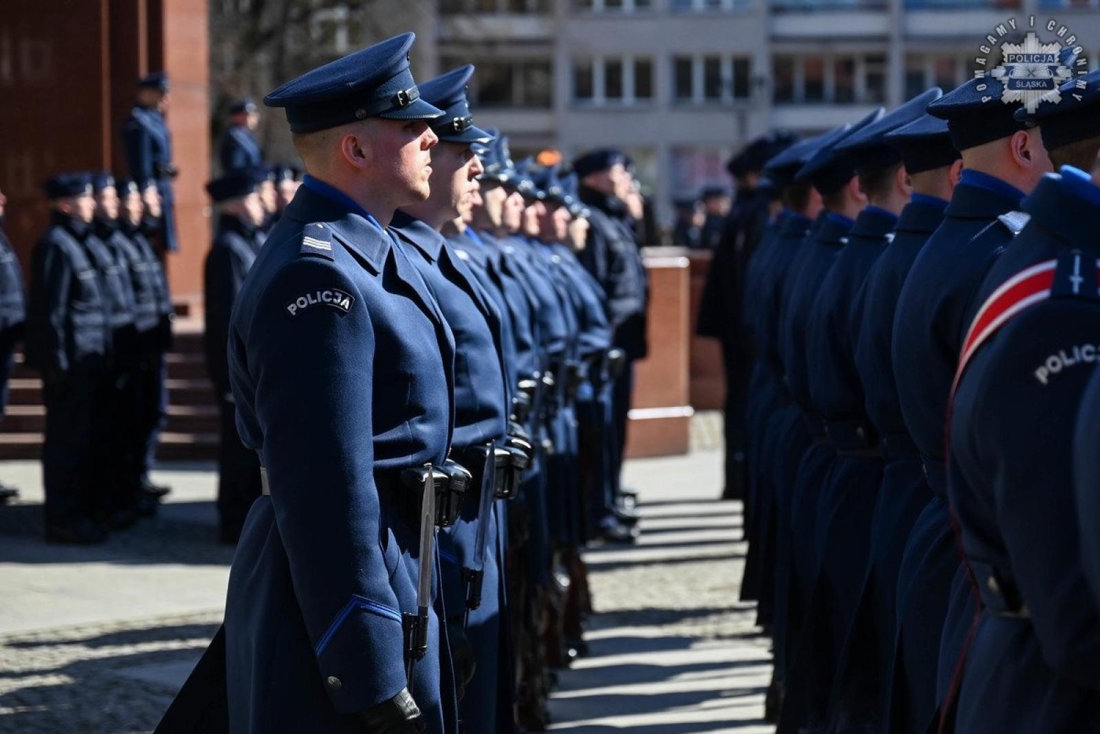 Zdjęcie w galerii na portalu naszraciborz.pl: Nowi policjanci złożyli rotę ślubowania  wiadomości z regionu