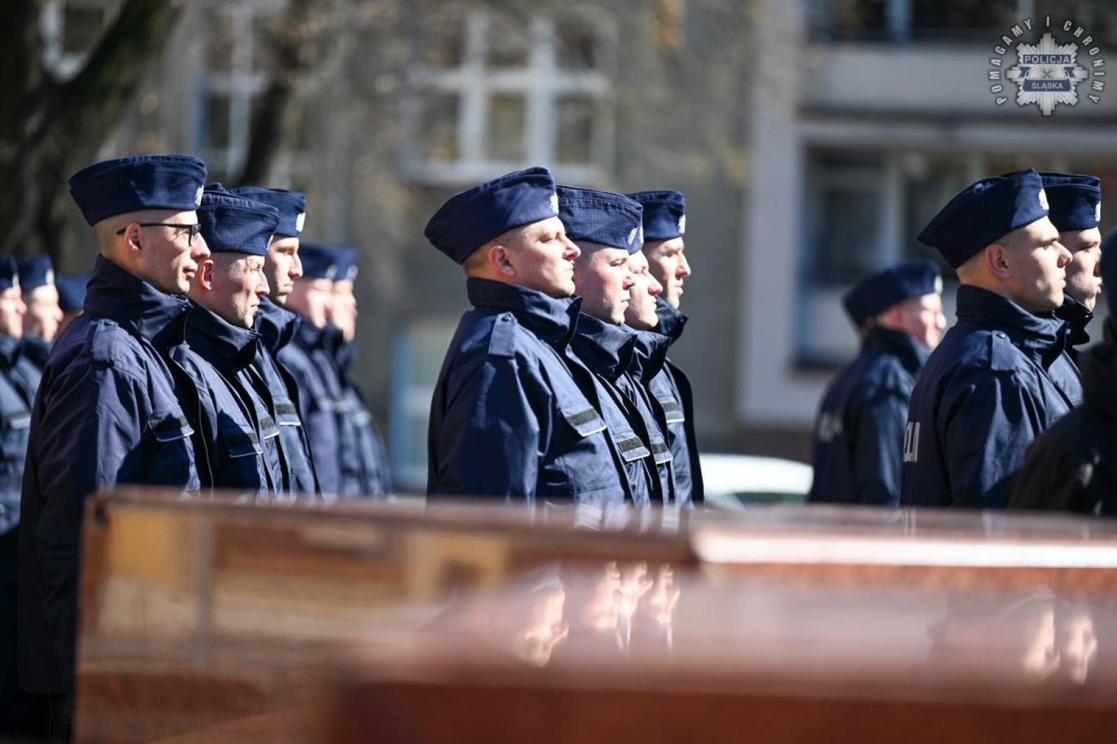 Zdjęcie w galerii na portalu naszraciborz.pl: Nowi policjanci złożyli rotę ślubowania  wiadomości z regionu