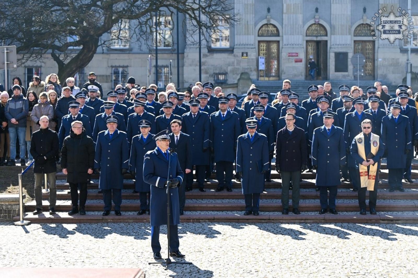 Zdjęcie w galerii na portalu naszraciborz.pl: Nowi policjanci złożyli rotę ślubowania  wiadomości z regionu