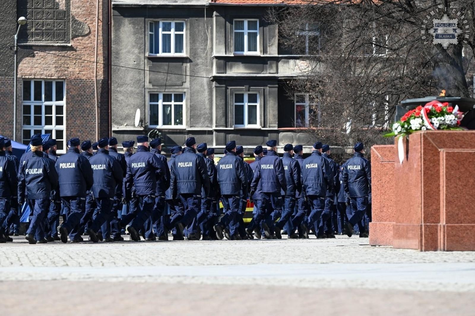 Zdjęcie w galerii na portalu naszraciborz.pl: Nowi policjanci złożyli rotę ślubowania  wiadomości z regionu