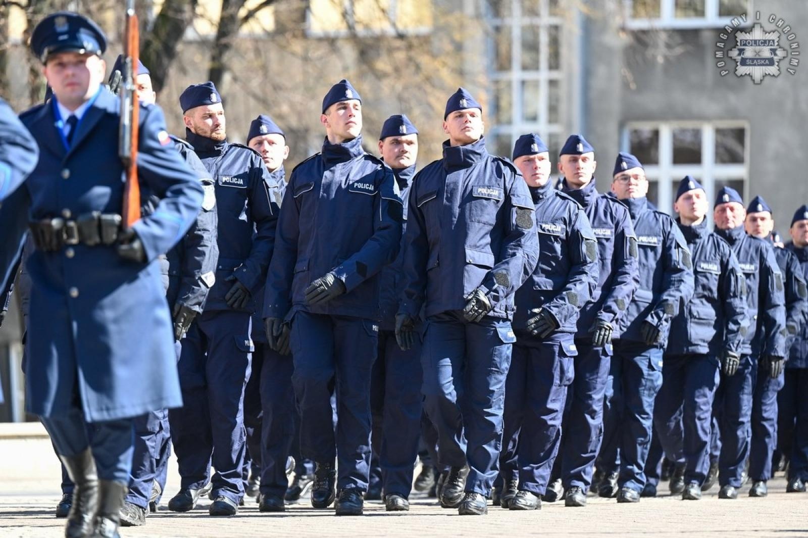 Zdjęcie w galerii na portalu naszraciborz.pl: Nowi policjanci złożyli rotę ślubowania  wiadomości z regionu