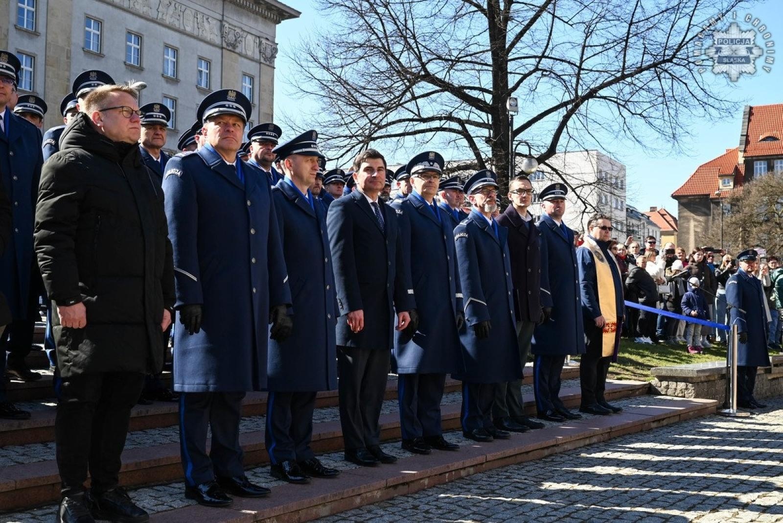 Zdjęcie w galerii na portalu naszraciborz.pl: Nowi policjanci złożyli rotę ślubowania  wiadomości z regionu