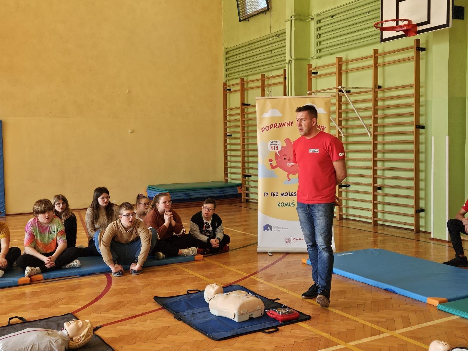 Zdjęcie w galerii na portalu naszraciborz.pl: Warsztaty Poprawny ratownik w Zespole Szkół Specjalnych w Raciborzu wiadomości z regionu