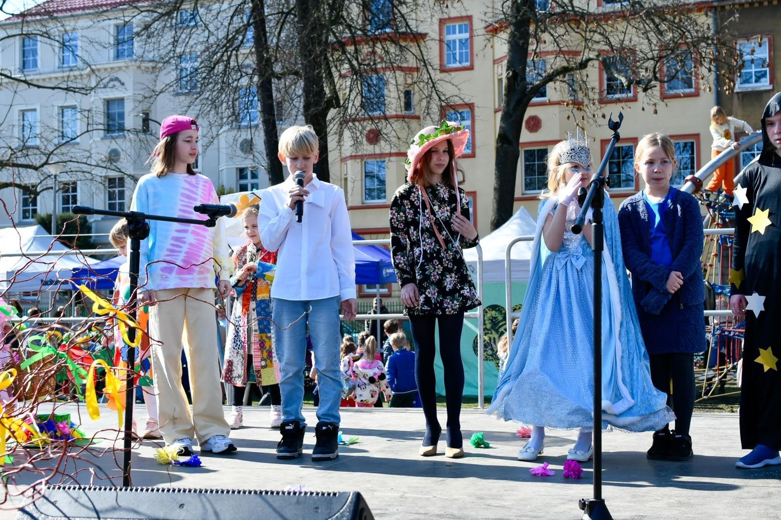 Zdjęcie w galerii na portalu naszraciborz.pl: Piknik na powitanie wiosny w Raciborzu. Gwarno i kolorowo w parku Jordanowskim [FOTO i WIDEO] wiadomości z regionu