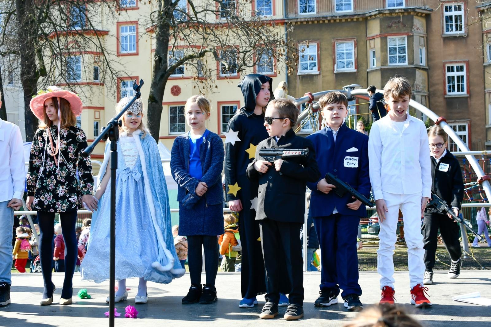 Zdjęcie w galerii na portalu naszraciborz.pl: Piknik na powitanie wiosny w Raciborzu. Gwarno i kolorowo w parku Jordanowskim [FOTO i WIDEO] wiadomości z regionu