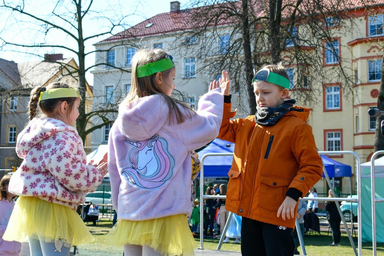 Zdjęcie w galerii na portalu naszraciborz.pl: Piknik na powitanie wiosny w Raciborzu. Gwarno i kolorowo w parku Jordanowskim [FOTO i WIDEO] wiadomości z regionu