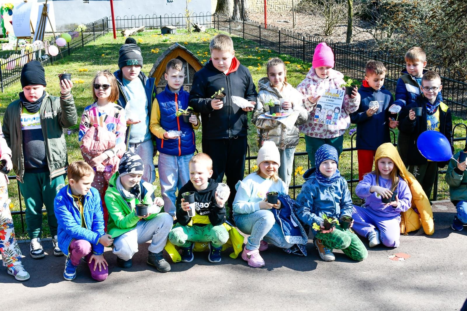 Zdjęcie w galerii na portalu naszraciborz.pl: Piknik na powitanie wiosny w Raciborzu. Gwarno i kolorowo w parku Jordanowskim [FOTO i WIDEO] wiadomości z regionu