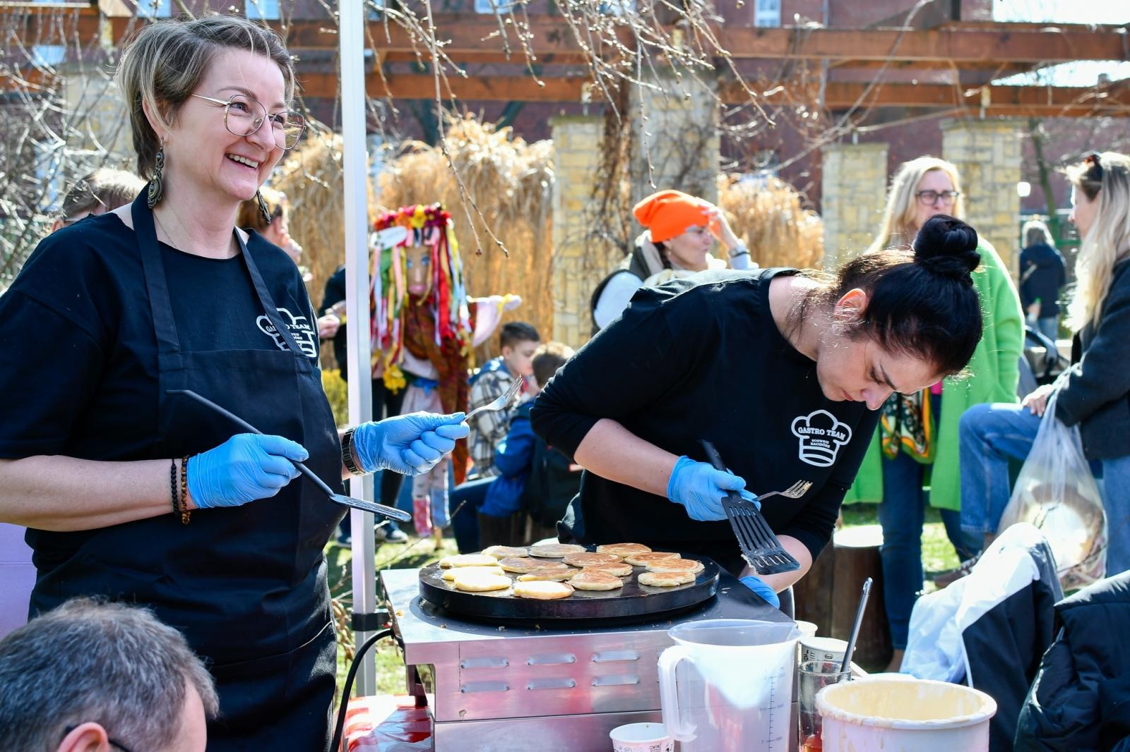 Zdjęcie w galerii na portalu naszraciborz.pl: Piknik na powitanie wiosny w Raciborzu. Gwarno i kolorowo w parku Jordanowskim [FOTO i WIDEO] wiadomości z regionu