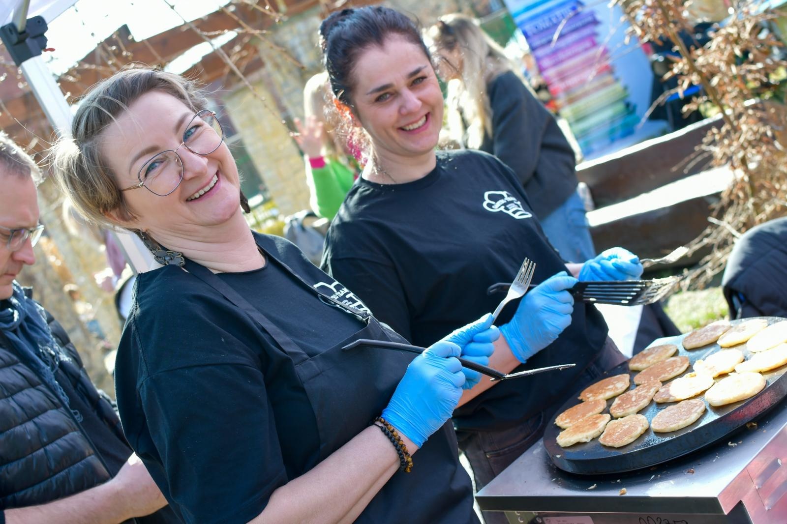 Zdjęcie w galerii na portalu naszraciborz.pl: Piknik na powitanie wiosny w Raciborzu. Gwarno i kolorowo w parku Jordanowskim [FOTO i WIDEO] wiadomości z regionu