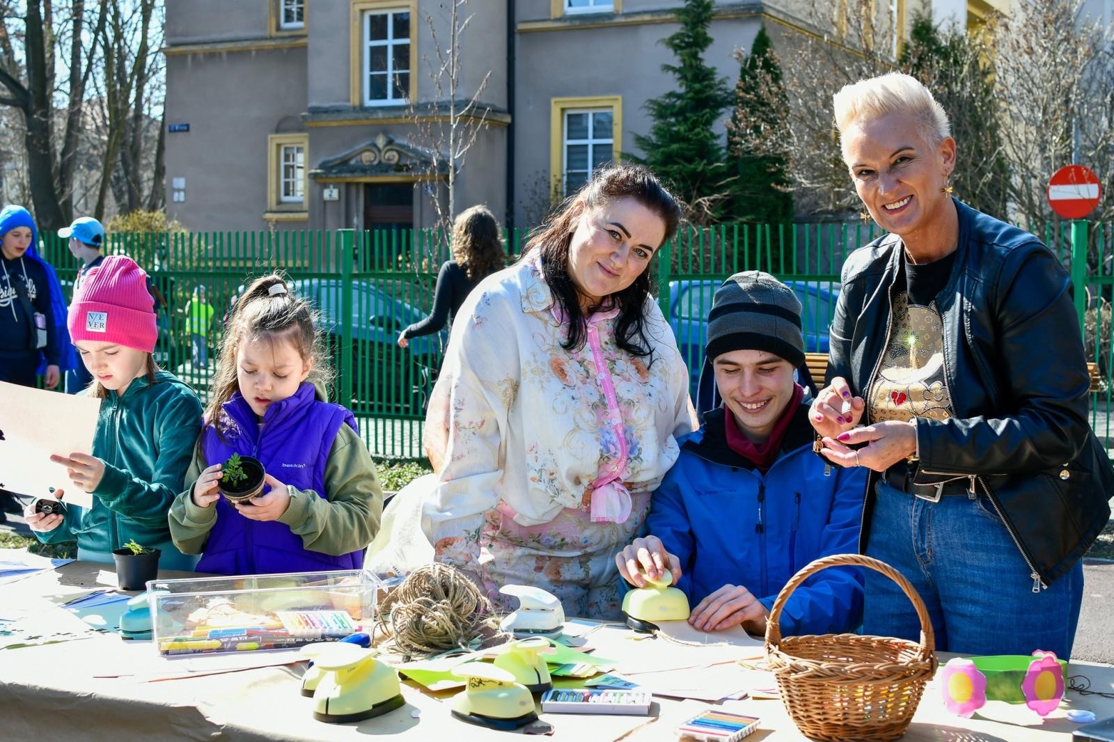 Zdjęcie w galerii na portalu naszraciborz.pl: Piknik na powitanie wiosny w Raciborzu. Gwarno i kolorowo w parku Jordanowskim [FOTO i WIDEO] wiadomości z regionu