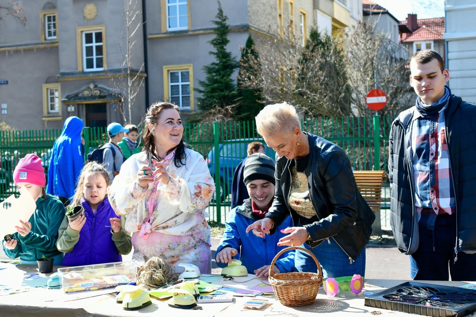 Zdjęcie w galerii na portalu naszraciborz.pl: Piknik na powitanie wiosny w Raciborzu. Gwarno i kolorowo w parku Jordanowskim [FOTO i WIDEO] wiadomości z regionu