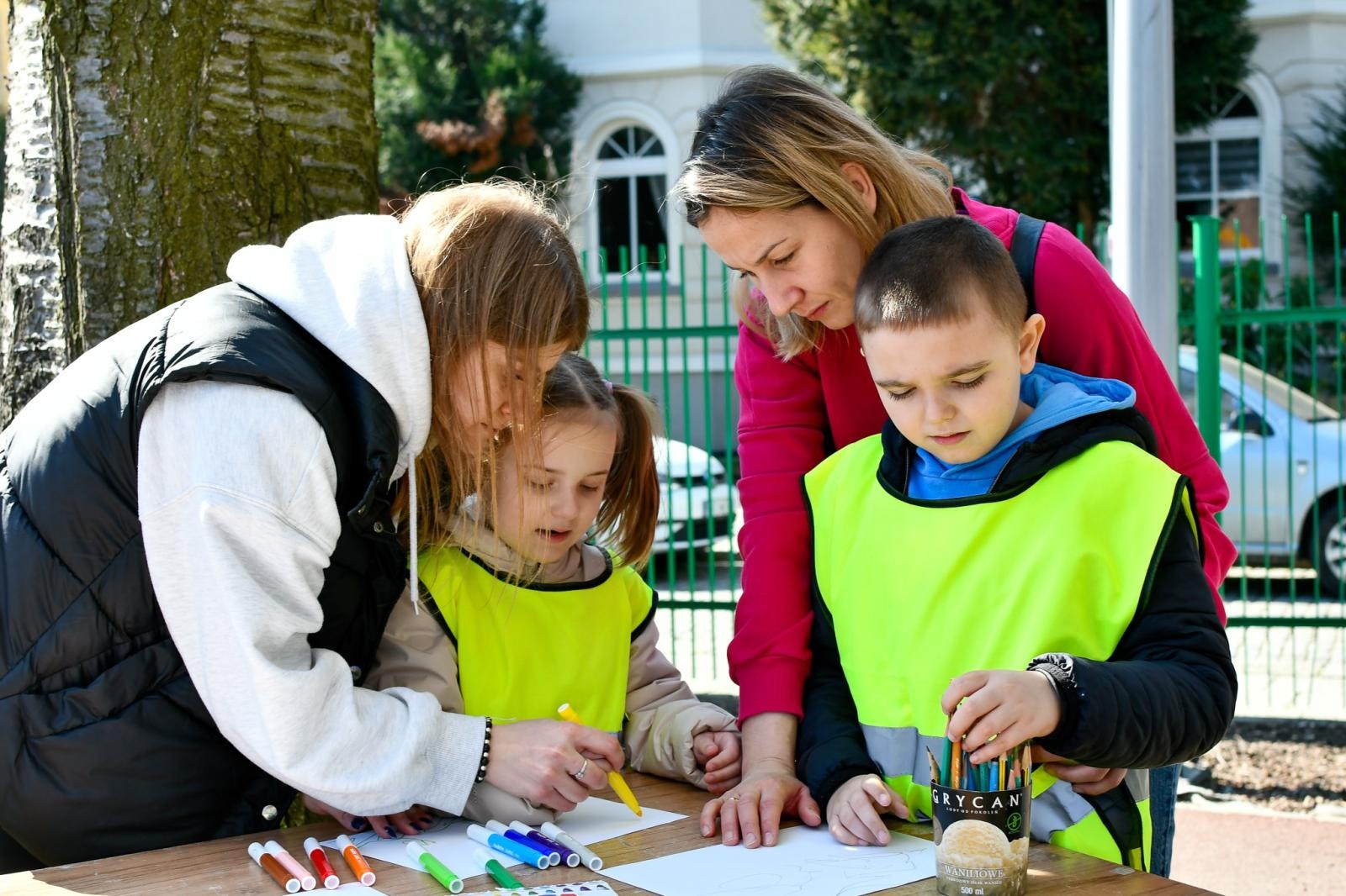 Zdjęcie w galerii na portalu naszraciborz.pl: Piknik na powitanie wiosny w Raciborzu. Gwarno i kolorowo w parku Jordanowskim [FOTO i WIDEO] wiadomości z regionu