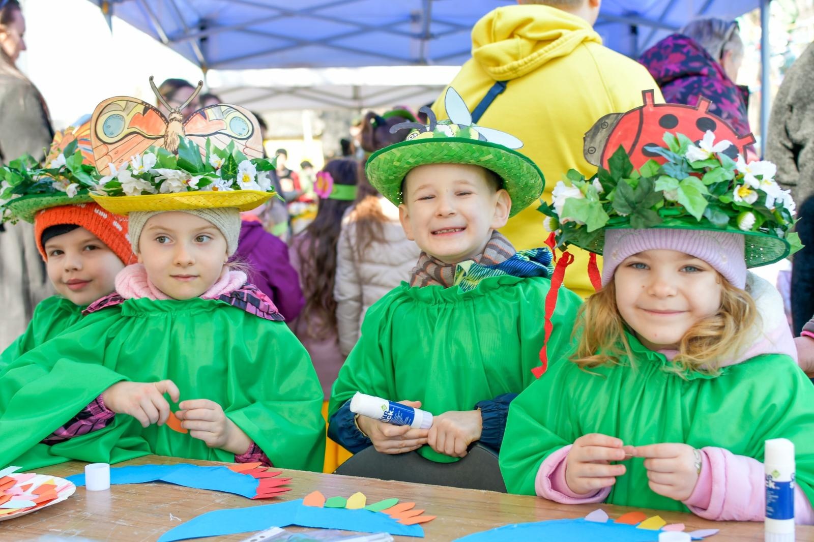 Zdjęcie w galerii na portalu naszraciborz.pl: Piknik na powitanie wiosny w Raciborzu. Gwarno i kolorowo w parku Jordanowskim [FOTO i WIDEO] wiadomości z regionu