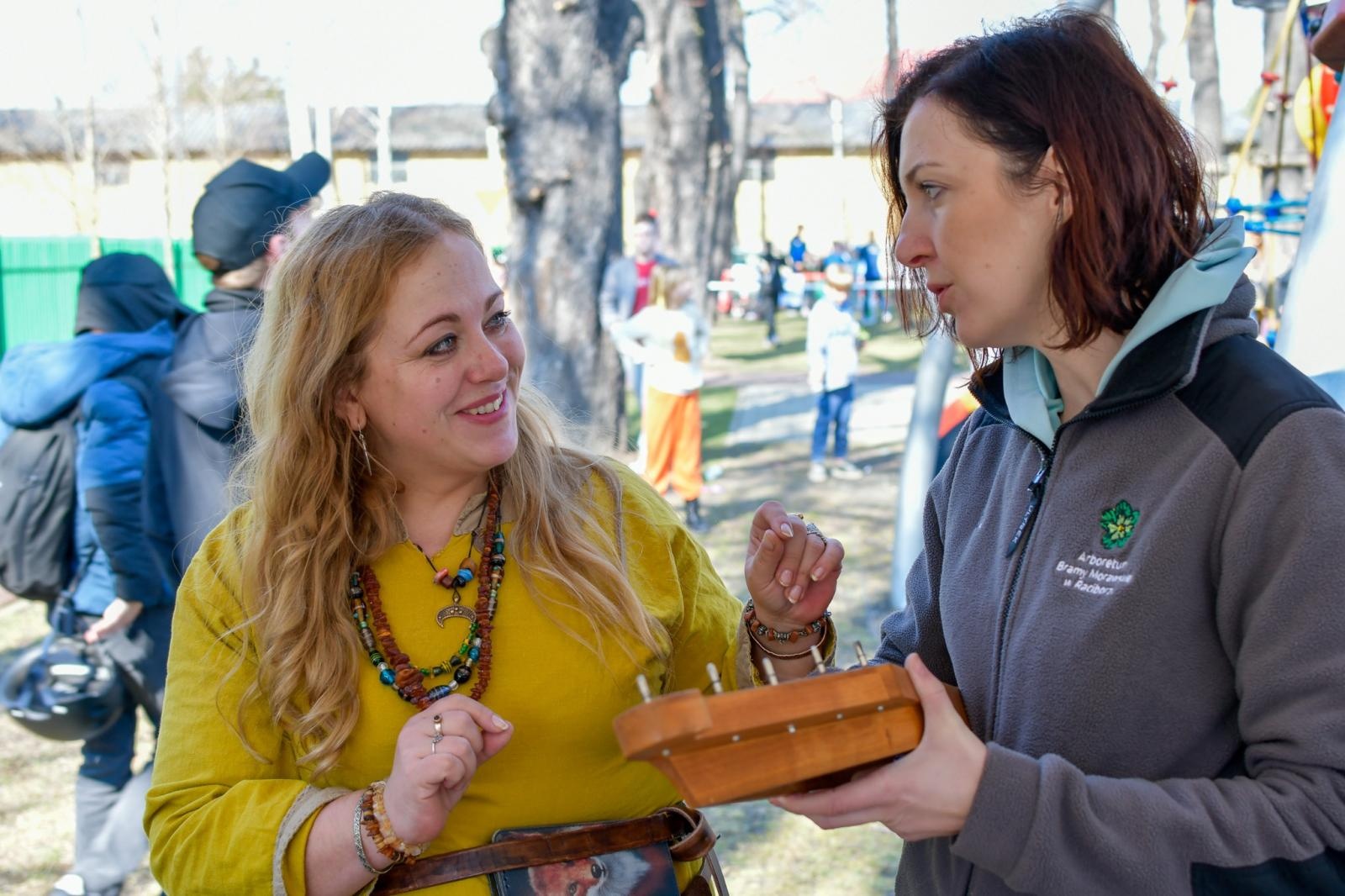 Zdjęcie w galerii na portalu naszraciborz.pl: Piknik na powitanie wiosny w Raciborzu. Gwarno i kolorowo w parku Jordanowskim [FOTO i WIDEO] wiadomości z regionu