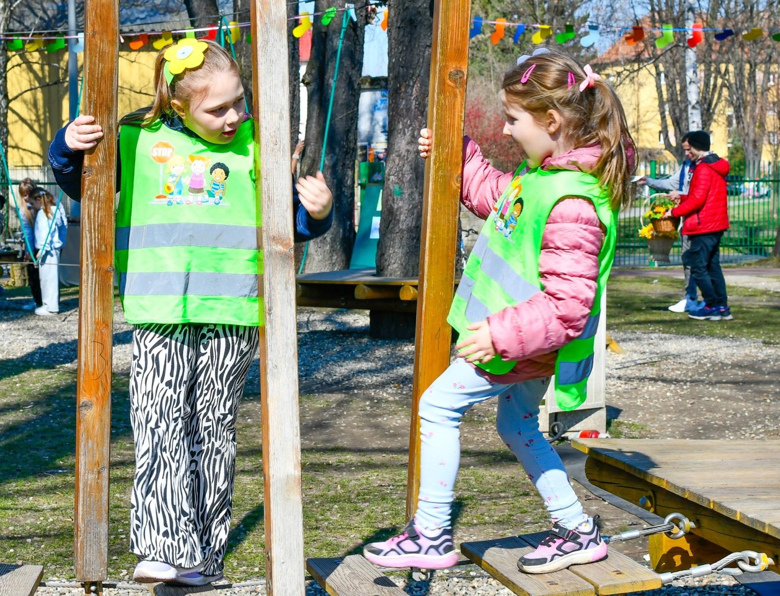 Zdjęcie w galerii na portalu naszraciborz.pl: Piknik na powitanie wiosny w Raciborzu. Gwarno i kolorowo w parku Jordanowskim [FOTO i WIDEO] wiadomości z regionu