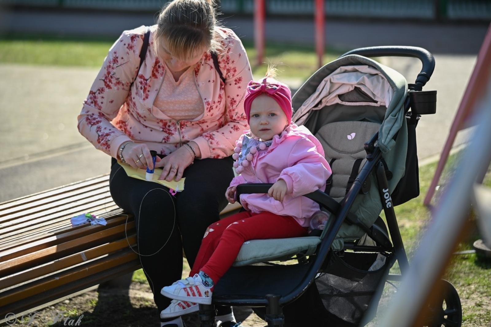 Zdjęcie w galerii na portalu naszraciborz.pl: Piknik na powitanie wiosny w Raciborzu. Gwarno i kolorowo w parku Jordanowskim [FOTO i WIDEO] wiadomości z regionu