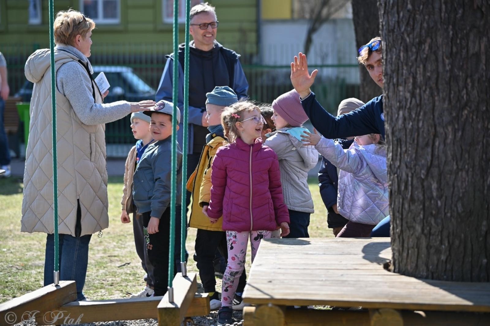 Zdjęcie w galerii na portalu naszraciborz.pl: Piknik na powitanie wiosny w Raciborzu. Gwarno i kolorowo w parku Jordanowskim [FOTO i WIDEO] wiadomości z regionu