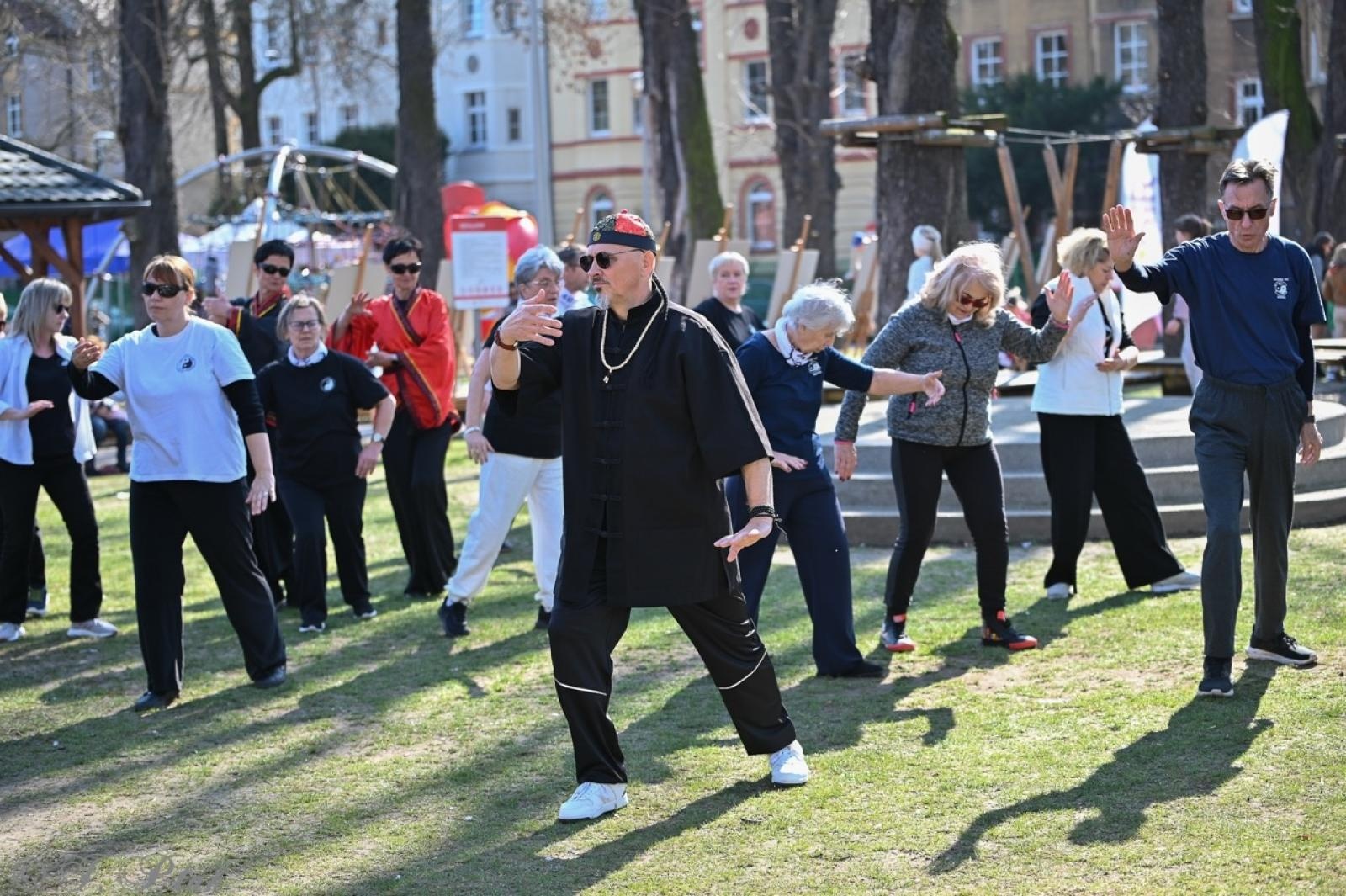Zdjęcie w galerii na portalu naszraciborz.pl: Piknik na powitanie wiosny w Raciborzu. Gwarno i kolorowo w parku Jordanowskim [FOTO i WIDEO] wiadomości z regionu